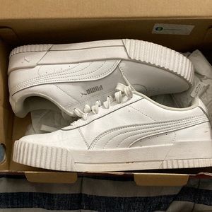 Like new white pumas